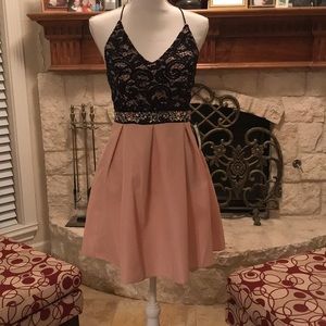 NWT Sz-7 IN San Francisco blush/Black Hoco dress